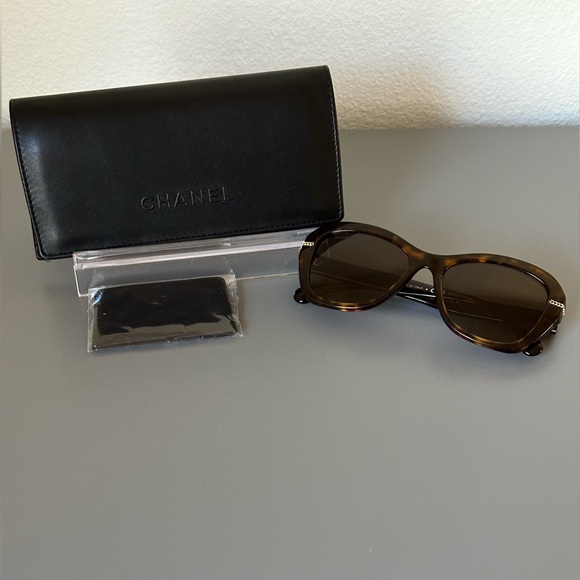 Chanel Dark Tortoise Polarized Butterfly Sunglasses (NWOT) - Picture 14 of 14